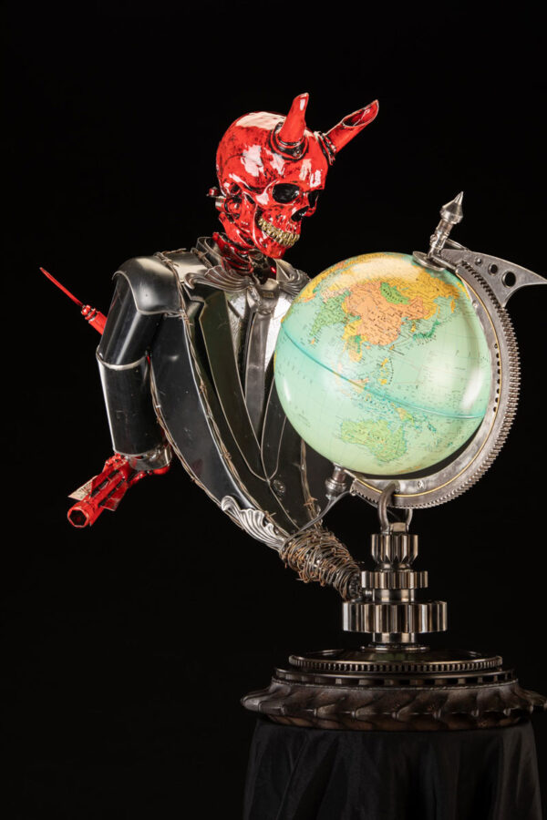 "Evil-Inc." Skull Sculpture Globe Lamp - Image 4